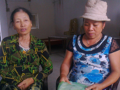 Hai trong số hàng trăm nạn nhân tố bị bà Vững chiếm đoạt tiền