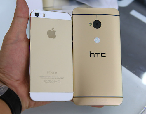 Màu vàng của HTC One đậm hơn so với màu vàng của iPhone 5S. Màu vàng của HTC One đậm hơn so với màu vàng của iPhone 5S
