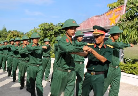 …đến động tác đi đều 