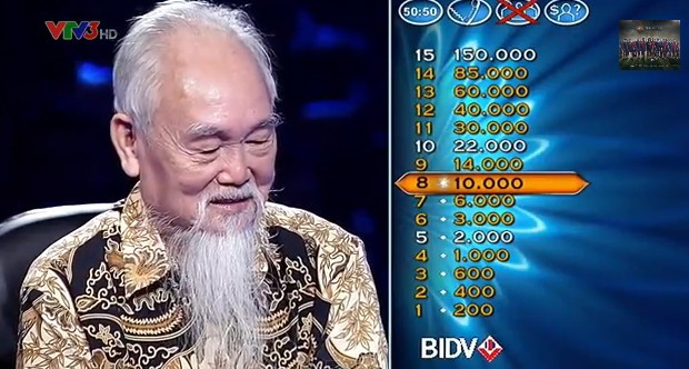 Cụ ông 78 tuổi đã mang đến cho khán giả truyền hình những giây phút thư giãn thực sự. Cụ ông 78 tuổi đã mang đến cho khán giả truyền hình những giây phút thư giãn thực sự. Bài viết: http://news.zing.vn/Cu-ong-hom-hinh-thang-30-trieu-o-Ai-la-trieu-phu-post357173.html#home_featured.noibat Nguồn Zing News