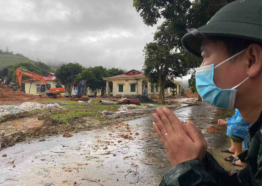 Tìm thấy nhiều thi thể vụ sạt lở ở Đoàn 337, tính phương án dùng trực thăng cứu nạn ảnh 1