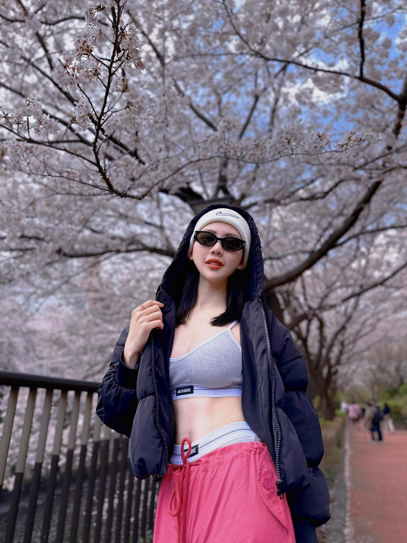 Bùi Quỳnh Hoa không còn là cái tên xa lạ với cộng đồng yêu nhan sắc. Cô từng giành giải vàng Siêu mẫu Việt Nam 2018, Top 10 Hoa hậu Hoàn vũ Việt Nam 2022 và là quán quân của Supermodel International 2022. Bùi Quỳnh Hoa cũng từng ghi danh tại các cuộc thi nhan sắc khác như Hoa hậu Áo dài Việt Nam thế giới 2017, Hoa hậu Biển Việt Nam Toàn cầu 2018... Bùi Quỳnh Hoa không còn là cái tên xa lạ với cộng đồng yêu nhan sắc. Cô từng giành giải vàng Siêu mẫu Việt Nam 2018, Top 10 Hoa hậu Hoàn vũ Việt Nam 2022 và là quán quân của Supermodel International 2022. Bùi Quỳnh Hoa cũng từng ghi danh tại các cuộc thi nhan sắc khác như Hoa hậu Áo dài Việt Nam thế giới 2017, Hoa hậu Biển Việt Nam Toàn cầu 2018...