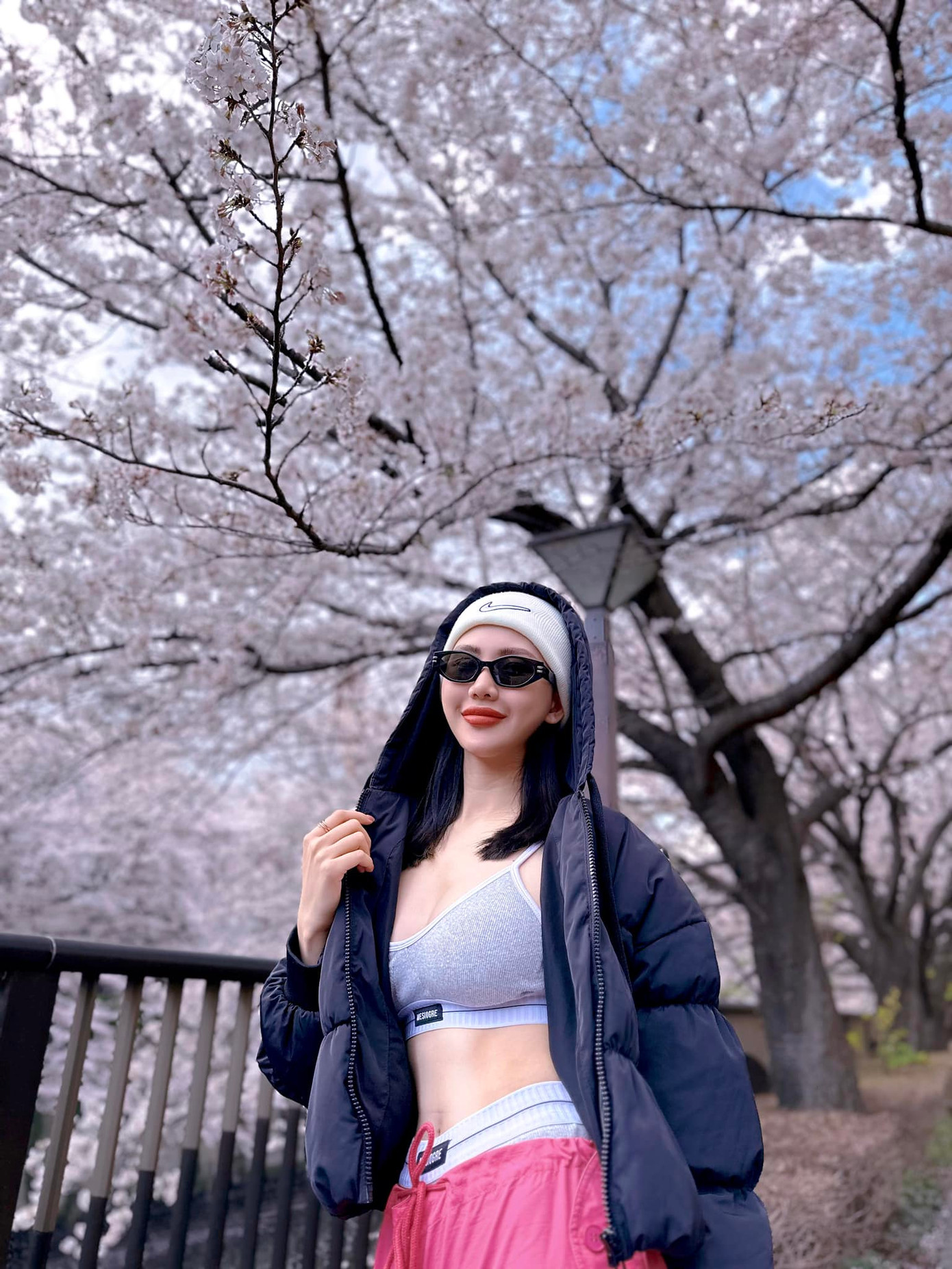 Bùi Quỳnh Hoa không còn là cái tên xa lạ với cộng đồng yêu nhan sắc. Cô từng giành giải vàng Siêu mẫu Việt Nam 2018, Top 10 Hoa hậu Hoàn vũ Việt Nam 2022 và là quán quân của Supermodel International 2022. Bùi Quỳnh Hoa cũng từng ghi danh tại các cuộc thi nhan sắc khác như Hoa hậu Áo dài Việt Nam thế giới 2017, Hoa hậu Biển Việt Nam Toàn cầu 2018... Bùi Quỳnh Hoa không còn là cái tên xa lạ với cộng đồng yêu nhan sắc. Cô từng giành giải vàng Siêu mẫu Việt Nam 2018, Top 10 Hoa hậu Hoàn vũ Việt Nam 2022 và là quán quân của Supermodel International 2022. Bùi Quỳnh Hoa cũng từng ghi danh tại các cuộc thi nhan sắc khác như Hoa hậu Áo dài Việt Nam thế giới 2017, Hoa hậu Biển Việt Nam Toàn cầu 2018...