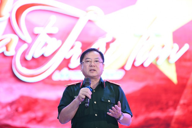 Nhà báo Lê Xuân Sơn - Tổng Biên tập báo Tiền Phong.