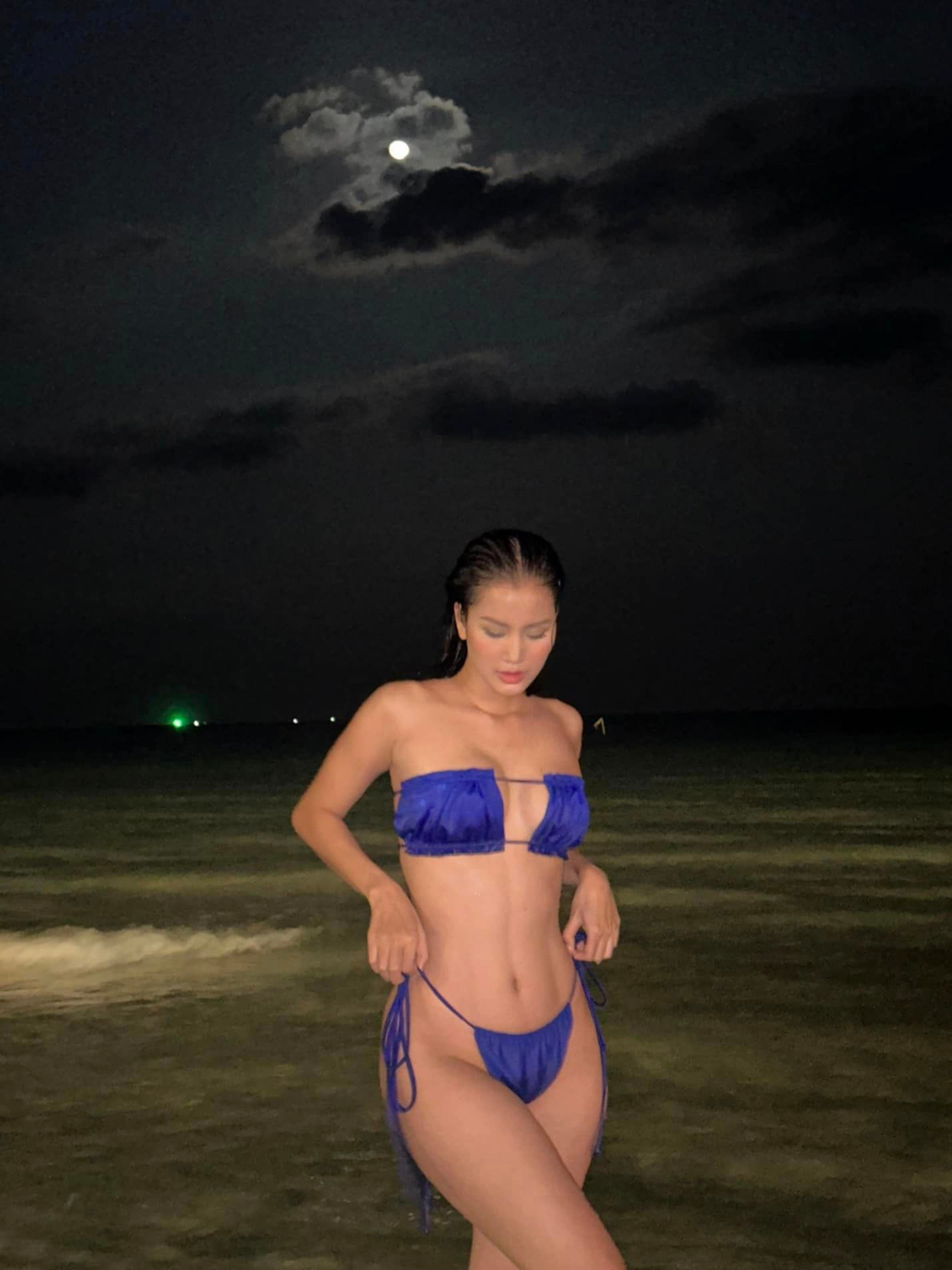 Á hậu 1 Miss Universe Vietnam 2023 Nguyễn Thị Hương Ly sinh năm 1995, quê Gia Lai. Cô có chiều cao 1,77 m và số đo ba vòng lần lượt là 79-62,5-92 cm. Á hậu 1 Miss Universe Vietnam 2023 Nguyễn Thị Hương Ly sinh năm 1995, quê Gia Lai. Cô có chiều cao 1,77 m và số đo ba vòng lần lượt là 79-62,5-92 cm.