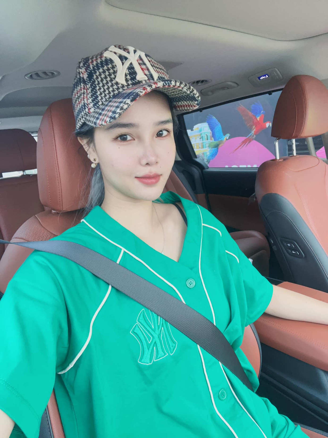 Kỳ Hân cho biết cô hài lòng về cuộc sống hiện tại. Ngoài công việc bán hàng online, Kỳ Hân chuyển hướng kinh doanh lĩnh vực thực phẩm sạch. Kỳ Hân cho biết cô hài lòng về cuộc sống hiện tại. Ngoài công việc bán hàng online, Kỳ Hân chuyển hướng kinh doanh lĩnh vực thực phẩm sạch.