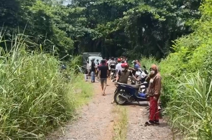 Sau khoảng 3 ngày người dân phát hiện thi thể cháu trai 12 tuổi. Ảnh: VH. Sau khoảng 3 ngày người dân phát hiện thi thể cháu trai 12 tuổi. Ảnh: VH.