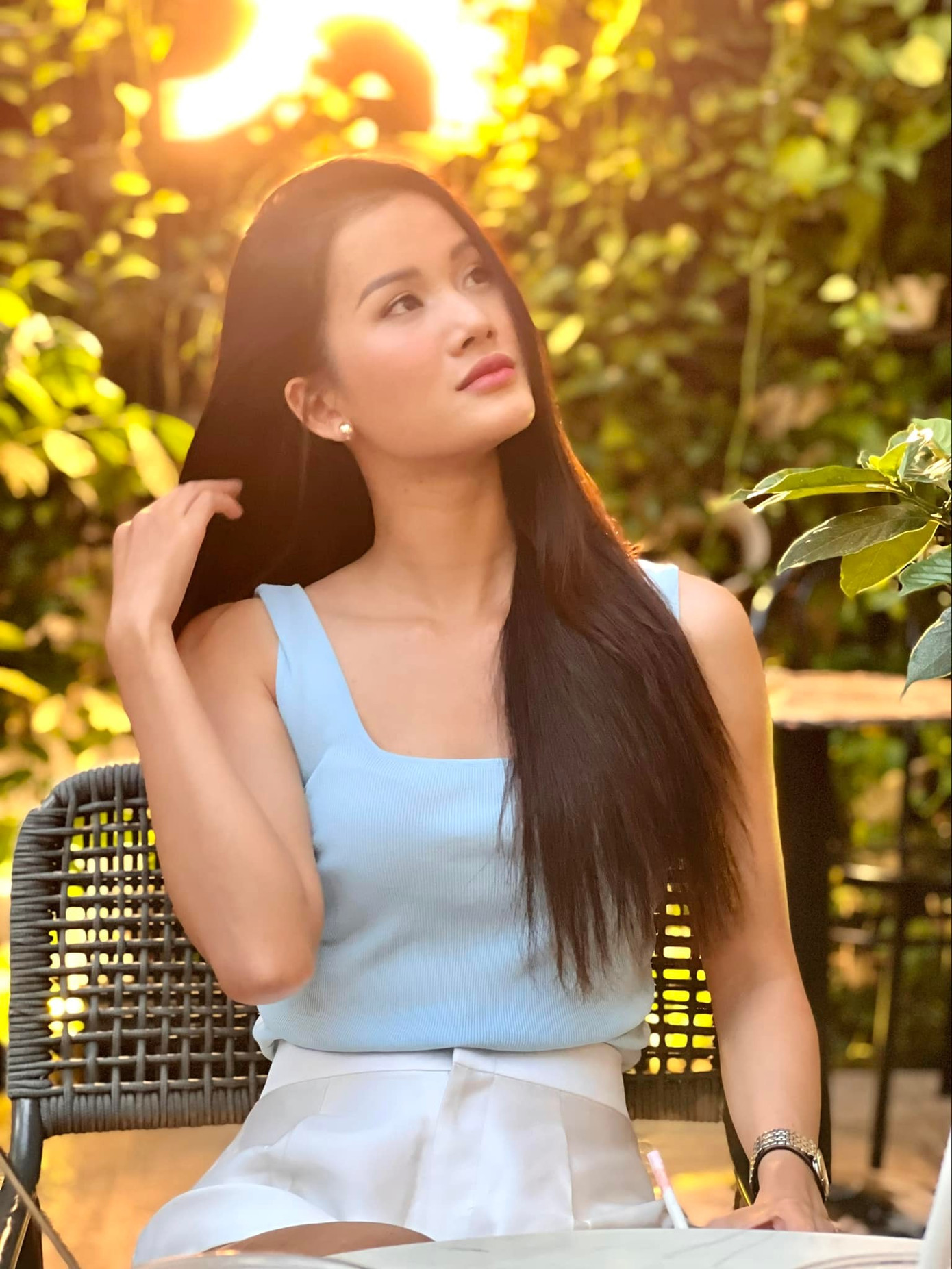 Hương Ly từng là quán quân Vietnam's Next Top Model 2015. Hiện cô là người mẫu, doanh nhân, huấn luyện viên catwalk. Trở lại Miss Universe Vietnam 2023, Hương Ly được nhận xét có thần thái tự tin, vẻ đẹp hợp nhãn quốc tế với làn da nâu, vóc dáng khỏe khoắn. Hương Ly từng là quán quân Vietnam's Next Top Model 2015. Hiện cô là người mẫu, doanh nhân, huấn luyện viên catwalk. Trở lại Miss Universe Vietnam 2023, Hương Ly được nhận xét có thần thái tự tin, vẻ đẹp hợp nhãn quốc tế với làn da nâu, vóc dáng khỏe khoắn.