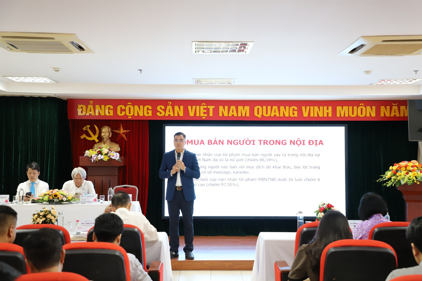 Quang cảnh hội thảo: "Phòng, chống buôn bán người trong tình hình mới”.