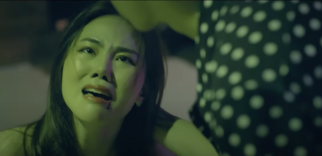 Cảnh bạo lực, cảnh nóng trong phim Biệt dược đen gây cảm giác bội thực cho khán giả. Cảnh bạo lực, cảnh nóng trong phim Biệt dược đen gây cảm giác bội thực cho khán giả.