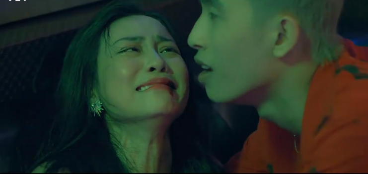 Cảnh bạo lực, cảnh nóng trong phim Biệt dược đen gây cảm giác bội thực cho khán giả. Cảnh bạo lực, cảnh nóng trong phim Biệt dược đen gây cảm giác bội thực cho khán giả.