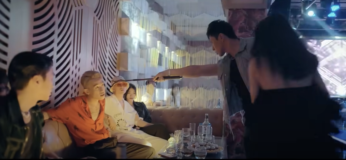 Cảnh bạo lực, cảnh nóng trong phim Biệt dược đen gây cảm giác bội thực cho khán giả. Cảnh bạo lực, cảnh nóng trong phim Biệt dược đen gây cảm giác bội thực cho khán giả.