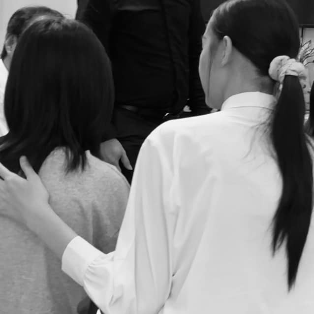 Hoa hậu Bảo Ngọc có hành động đẹp khi nhận nuôi bé gái mồ côi sau vụ cháy chung cư mini ở Hà Nội.