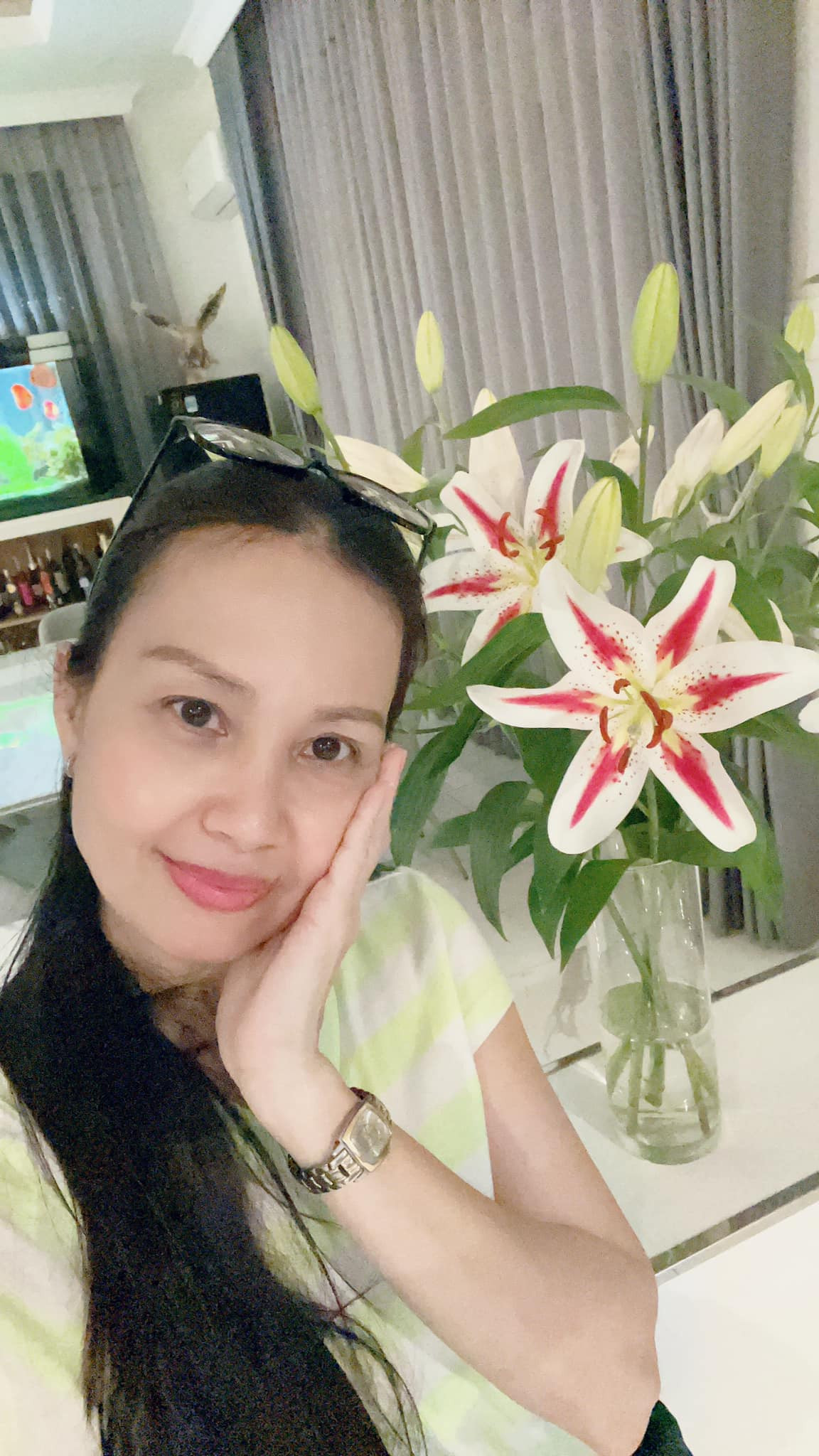 Cẩm Ly thường khoe những khoảnh khắc cô cắm hoa, nấu ăn, đi du lịch và trang trí nhà cửa.