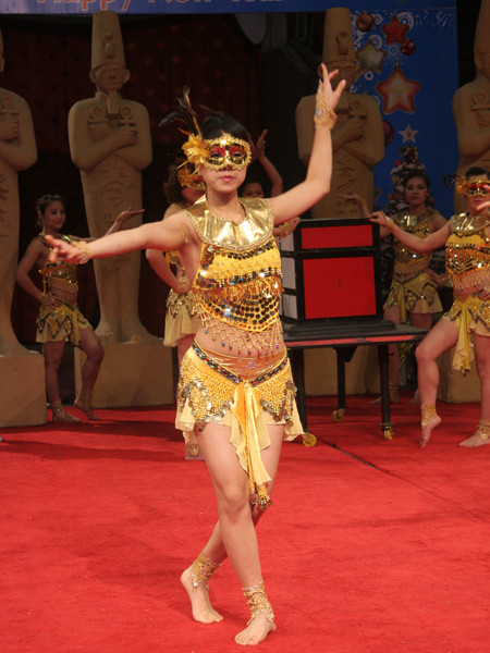 Diễn dưới sân khấu