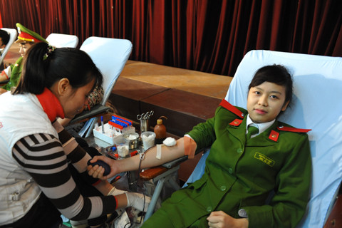 Nguyễn Thu Thủy trong màu áo công an nhân dân, 