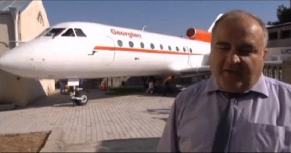 Ông Gari Chapidze là người khởi xướng lớp học trong xác máy bay