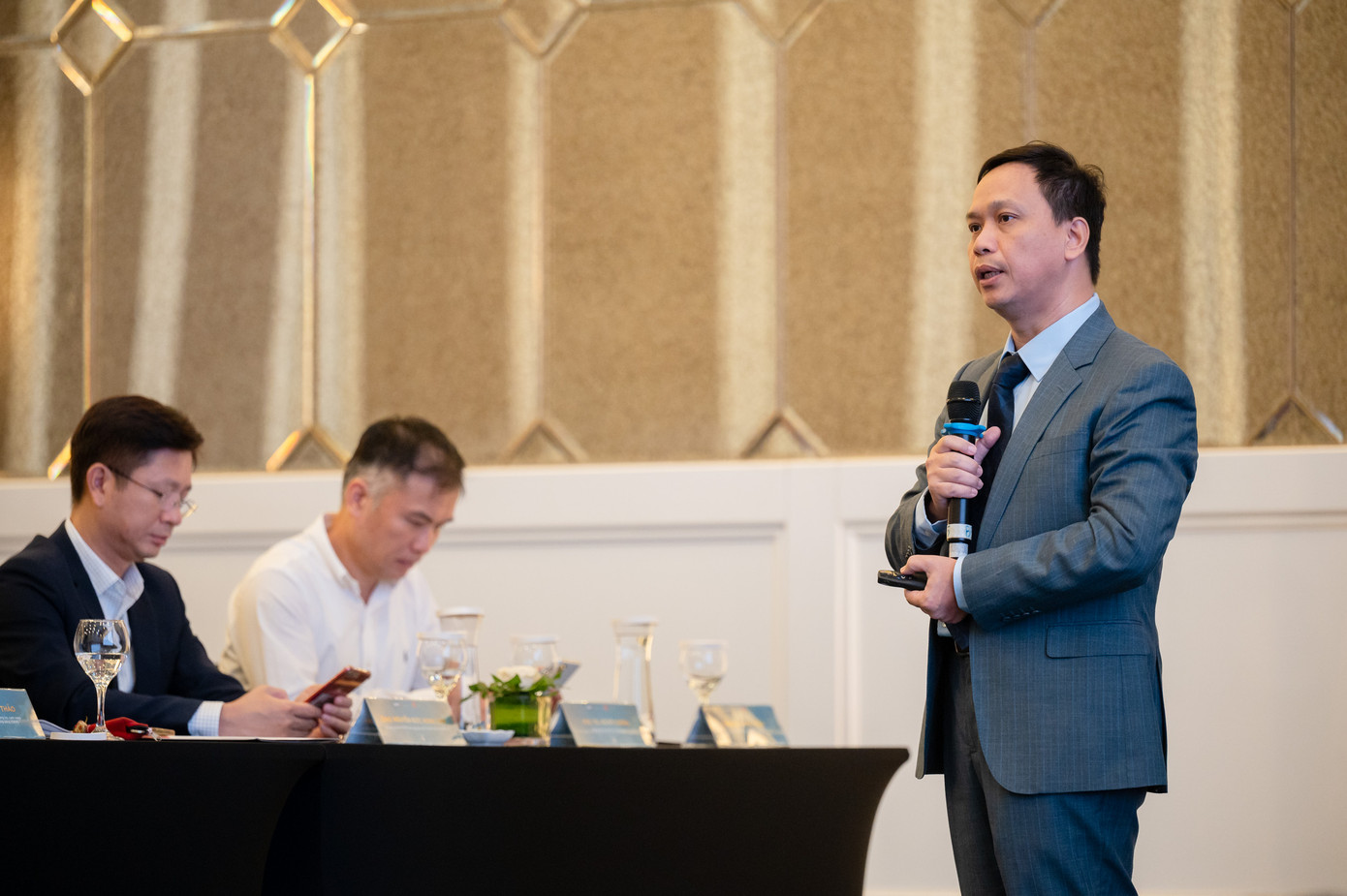 TS. Nguyễn Quốc Việt - Phó Viện trưởng VEPR. TS. Nguyễn Quốc Việt - Phó Viện trưởng VEPR.