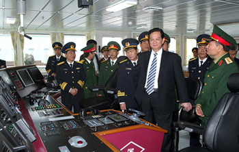 Thủ tướng Nguyễn Tấn Dũng thăm tàu y tế Khánh Hòa