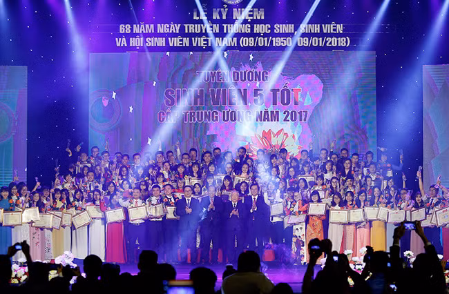 Vinh danh 124 “Sinh viên 5 tốt” cấp trung ương ảnh 8