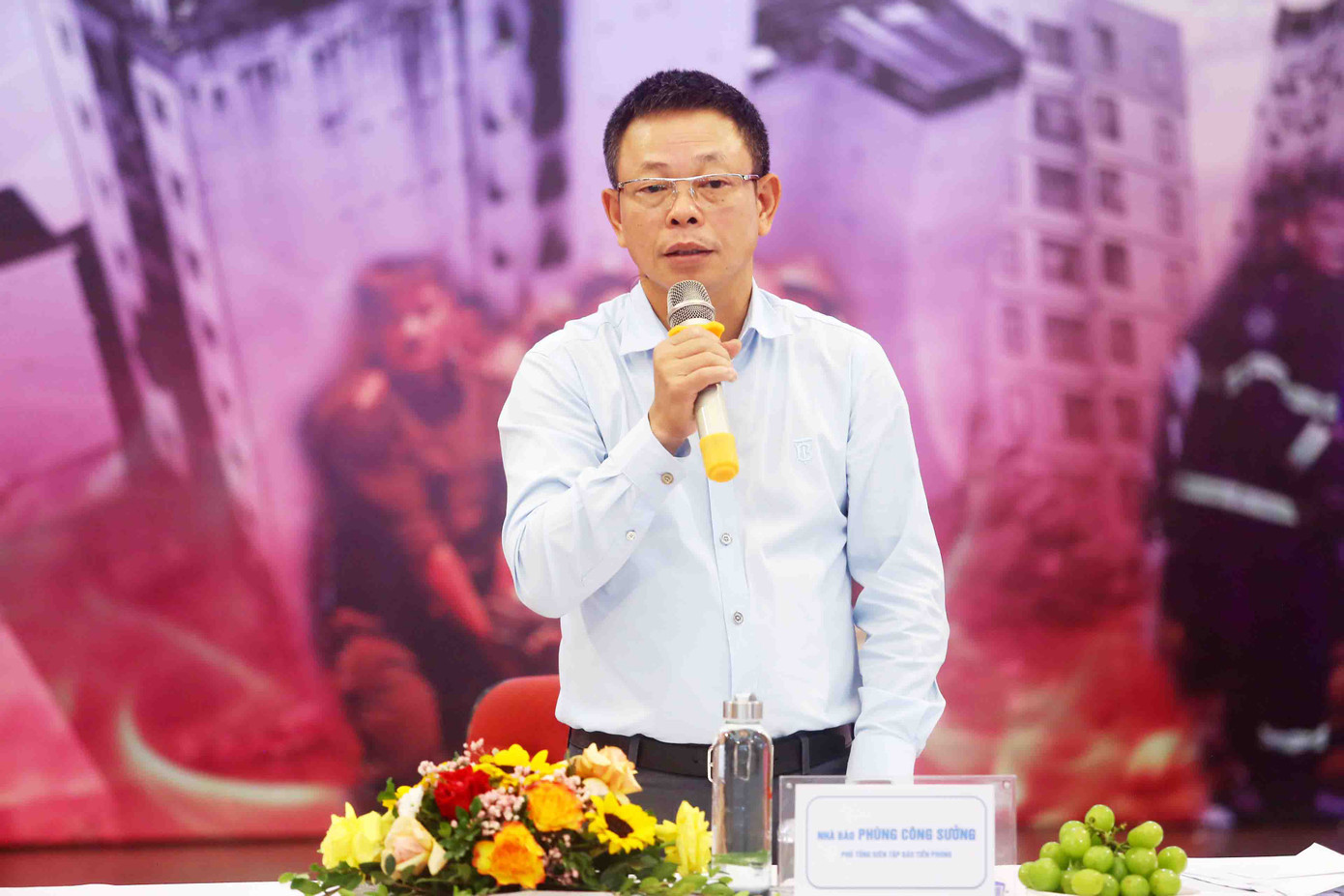 Nhà báo Phùng Công Sưởng.