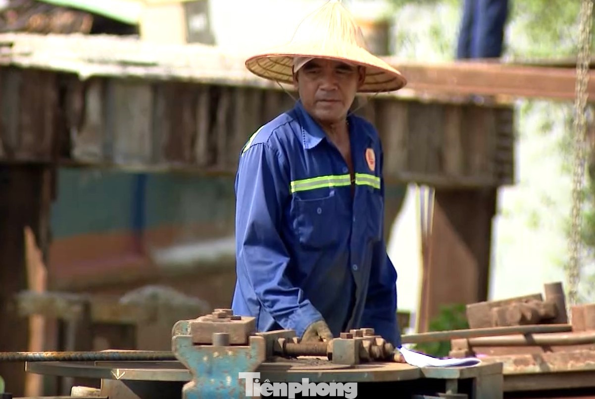 Đơn vị thi công đang nỗ lực tăng tốc để kịp thời gian theo tinh thần chỉ đạo của Chủ tịch UBND tỉnh Bình Dương hoàn thành dịp 2/9 tới. Đơn vị thi công đang nỗ lực tăng tốc để kịp thời gian theo tinh thần chỉ đạo của Chủ tịch UBND tỉnh Bình Dương hoàn thành dịp 2/9 tới.