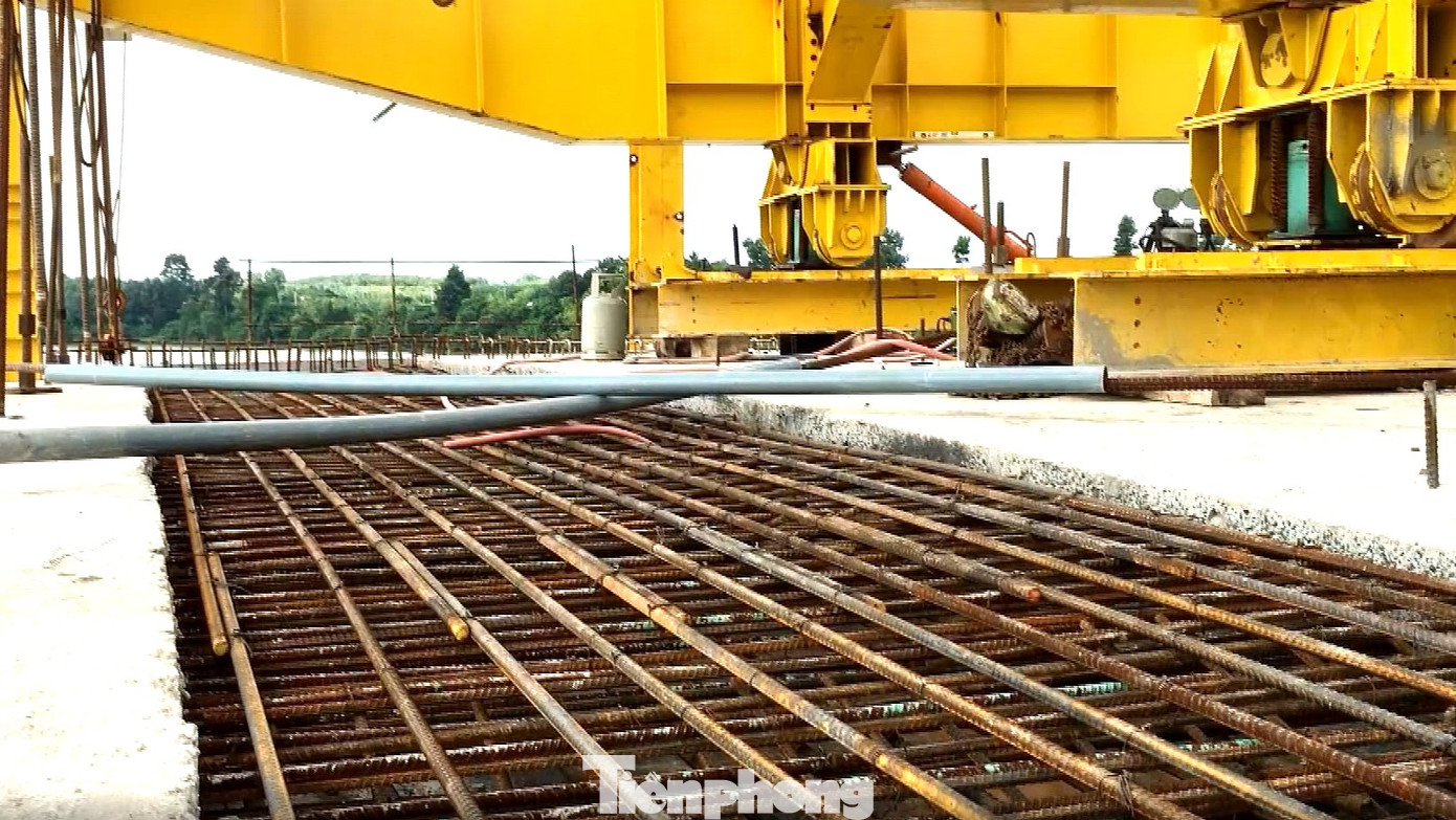 Công trình có quy mô cầu bê tông dự ứng lực đúc hẫng cân bằng. Dự án có tổng chiều dài khoảng 2,8km, riêng phần cầu bắc ngang qua sông Đồng Nai dài khoảng 410m, rộng 17m với 4 làn xe. Công trình có quy mô cầu bê tông dự ứng lực đúc hẫng cân bằng. Dự án có tổng chiều dài khoảng 2,8km, riêng phần cầu bắc ngang qua sông Đồng Nai dài khoảng 410m, rộng 17m với 4 làn xe.