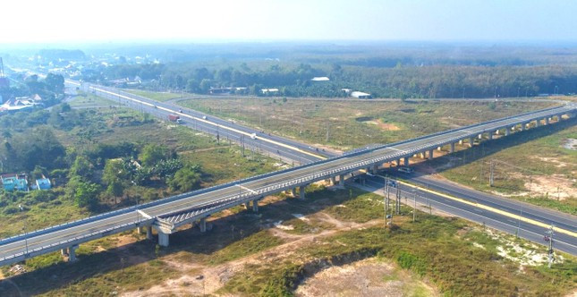 Dự án cao tốc TPHCM - Thủ Dầu Một - Chơn Thành điểm giao với đường Hồ Chí Minh thuộc địa phận tỉnh Bình Phước