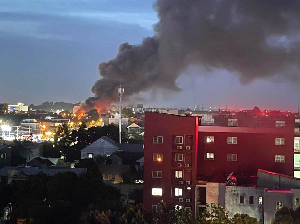 Hiện trường vụ cháy nhìn từ trên cao. Hiện trường vụ cháy nhìn từ trên cao.