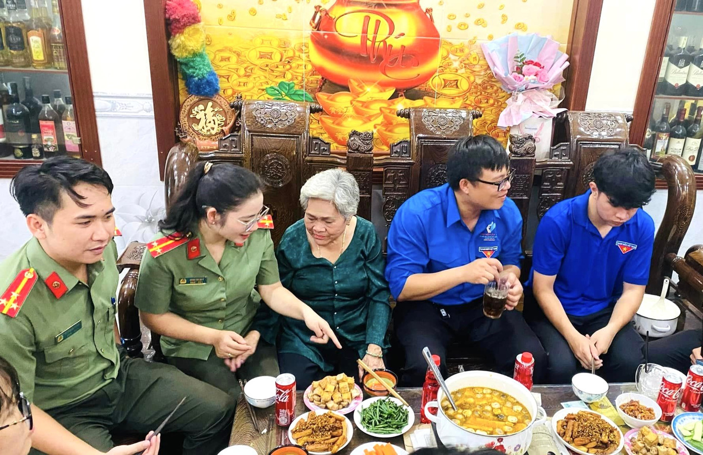 Hoạt động chăm lo người có công của Đoàn cấp tỉnh có 30 hoạt động với số tiền 125 triệu đồng, đoàn cấp cơ sở có 110 hoạt động với số tiền 900 triệu đồng.