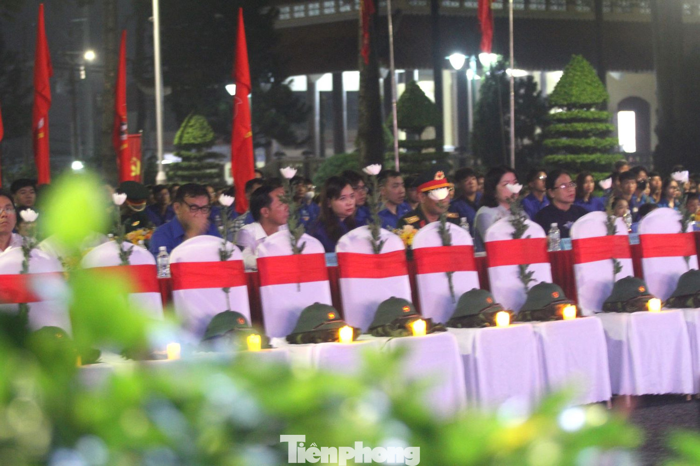 Tại buổi lễ, chị Trần Thị Diễm Trinh – Bí thư Tỉnh Đoàn Bình Dương, đại diện đoàn viên thanh niên, tuổi trẻ tỉnh nhà bày tỏ lòng biết ơn sâu sắc đối với công lao, sự hy sinh to lớn mà các Anh hùng liệt sĩ đã ngã xuống vì nền độc lập, tự do và thống nhất đất nước. Chị Trinh đề nghị, các đoàn viên thanh niên trên địa bàn tỉnh luôn ghi nhớ lời căn dặn của Tổng Bí thư Nguyễn Phú Trọng, ra sức thi đua, phát huy vai trò “5 tiên phong” của tuổi trẻ trên các lĩnh vực.