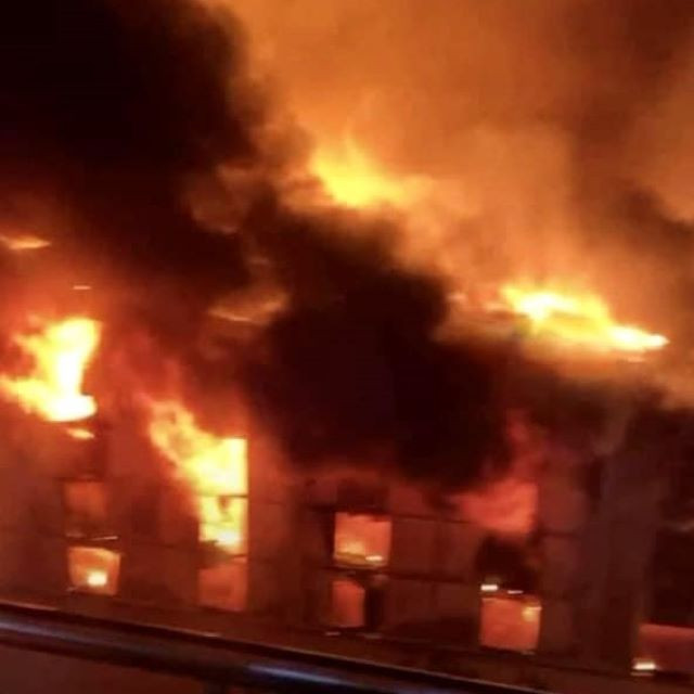 Lửa bao trùm nhà xưởng công ty gỗ