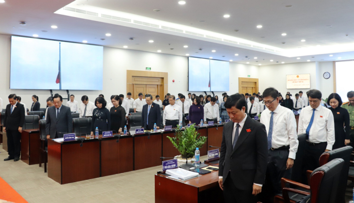 Các đại biểu dành phút mặc niệm tưởng nhớ Tổng Bí thư Nguyễn Phú Trọng