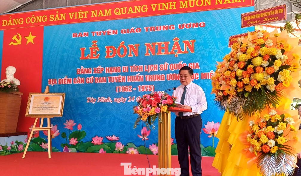 Ủy viên Bộ Chính trị, Trưởng Ban Tuyên giáo Trung ương Nguyễn Trọng Nghĩa phát biểu tại buổi lễ Ủy viên Bộ Chính trị, Trưởng Ban Tuyên giáo Trung ương Nguyễn Trọng Nghĩa phát biểu tại buổi lễ