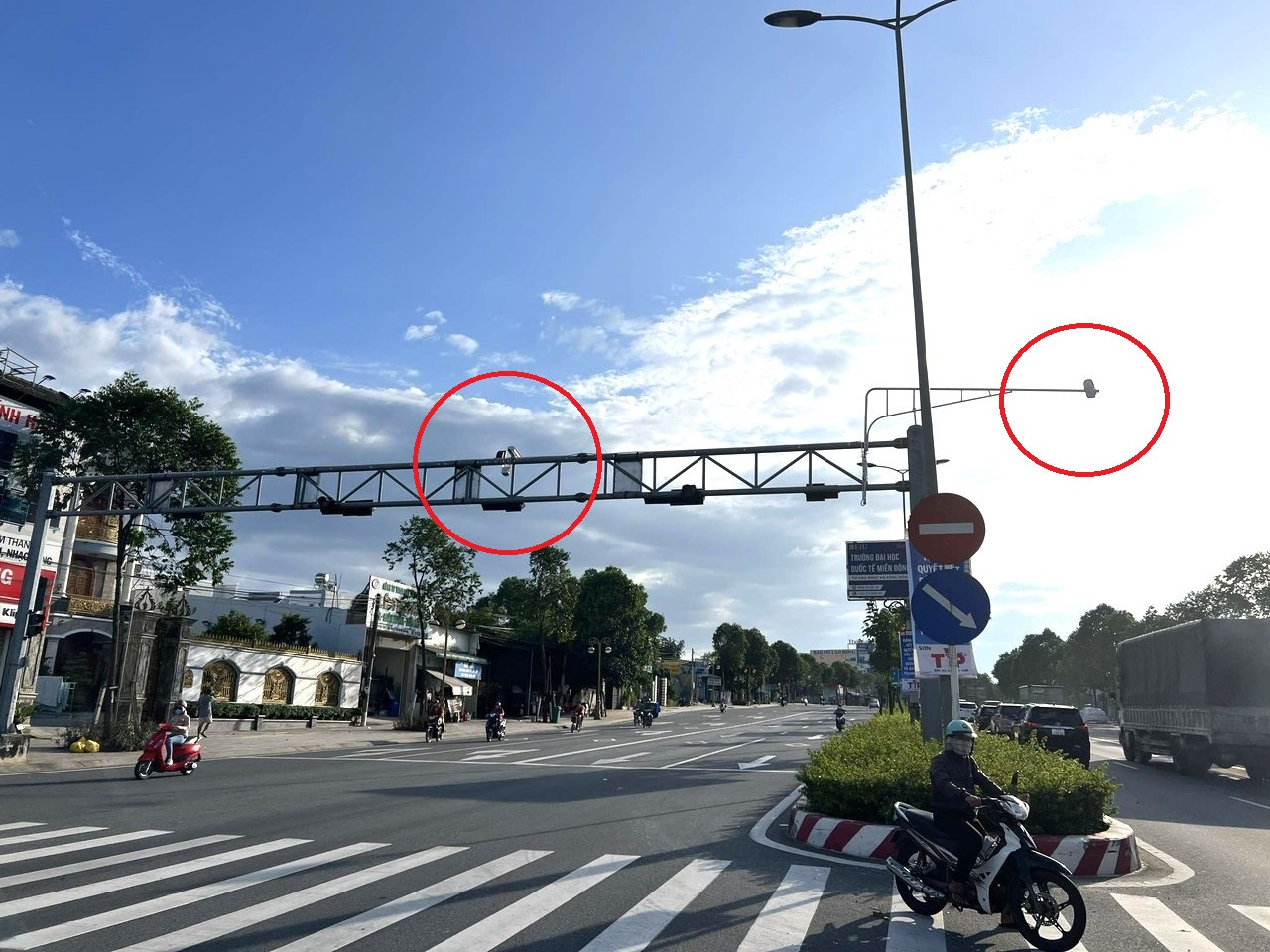 Cemera giám sát trên đường Phạm Ngọc Thạch (thành phố Thủ Dầu Một)