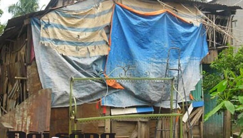 Căn nhà thuê lụp xụp bà Lũy đang ở nuôi con