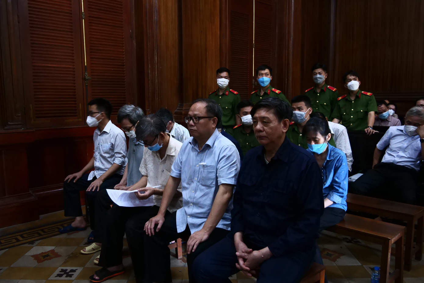 Các bị cáo tại phiên tòa sơ thẩm. Các bị cáo tại phiên tòa sơ thẩm.