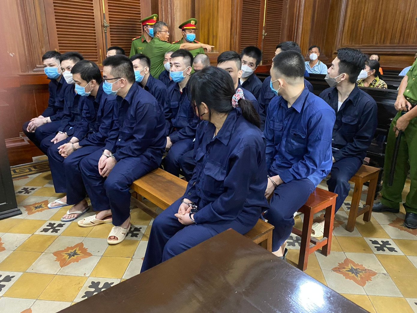 Các bị cáo tại phiên tòa sáng 21/3. Ảnh: Tân Châu