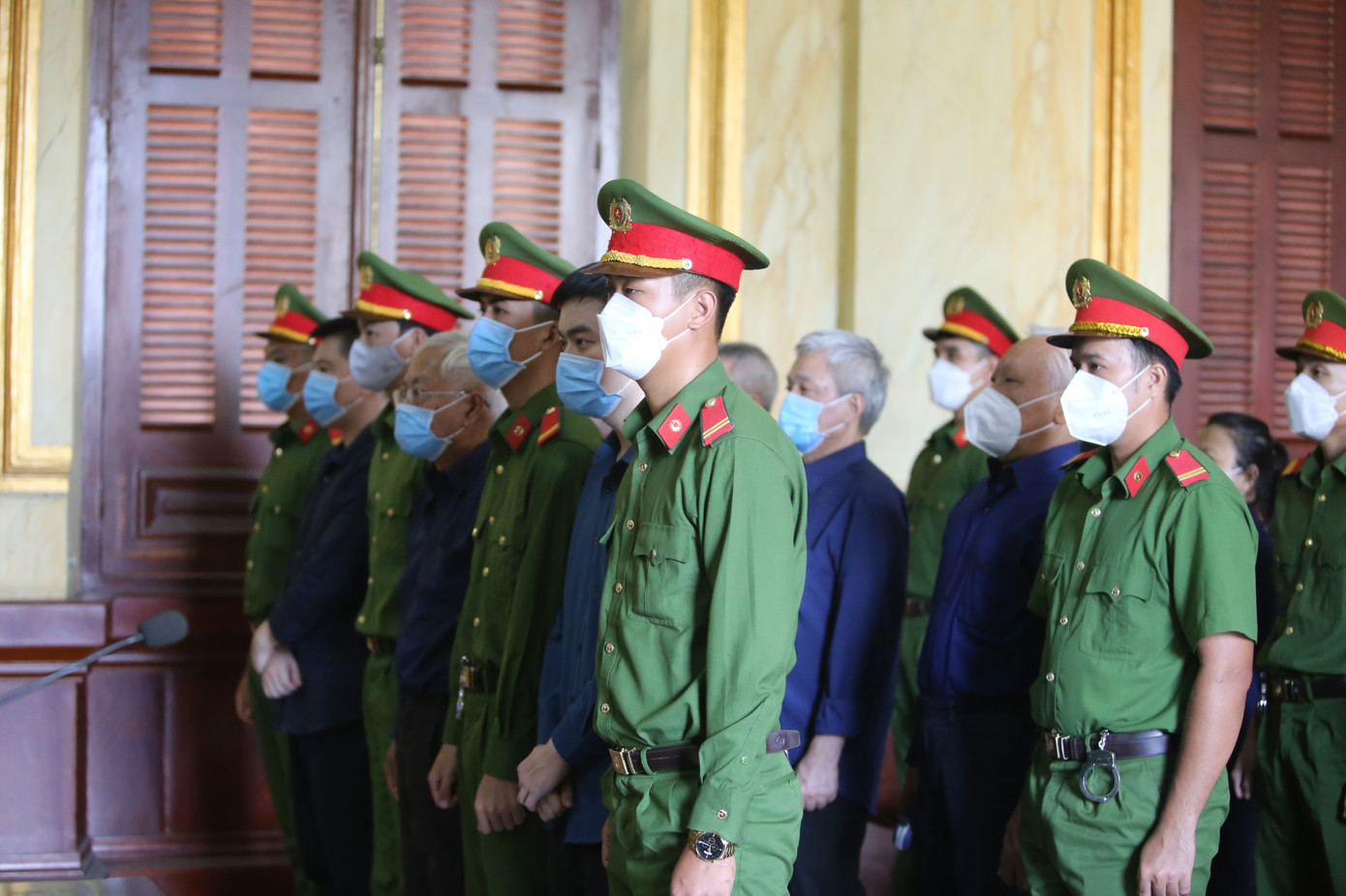 Các bị cáo nghe tòa tuyên án