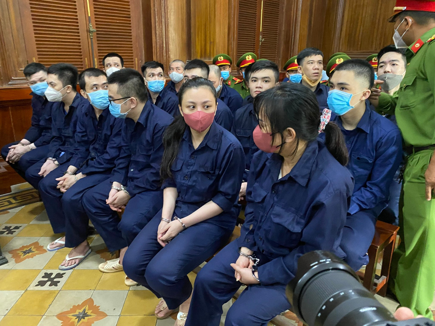 Các bị cáo tại phiên tòa ngày 21/3.