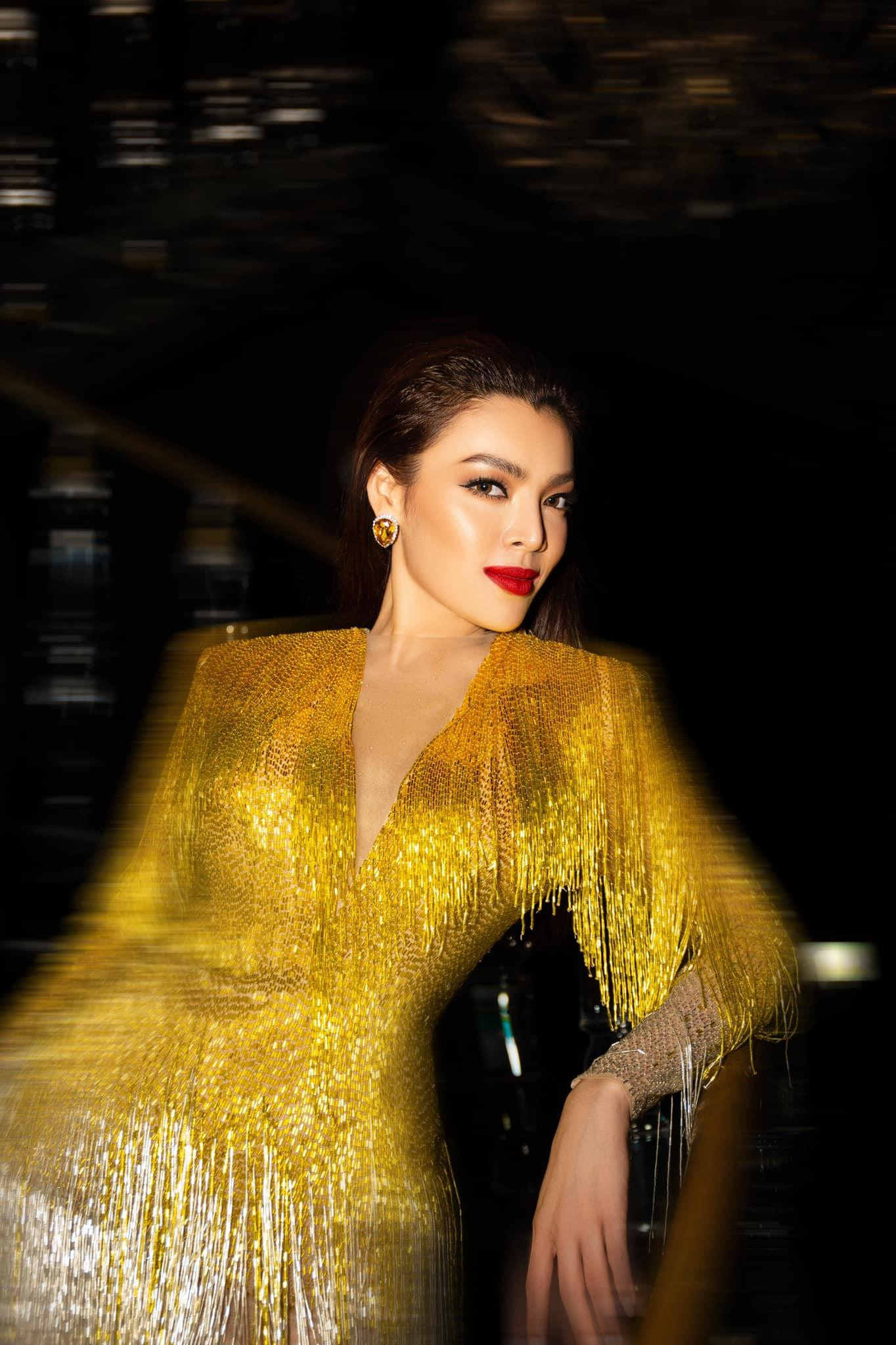 Đến với cuộc thi lần này, Trân Đài mang theo hành lý bao gồm 12 vali chứa quần áo, giày dép, phụ kiện,... nặng 220kg với 6 màu: đỏ, cam, vàng, xanh lá cây, xanh dương, tím đây là các màu tượng trưng cho lá cờ lục sắc của cộng đồng LGBTQ+.