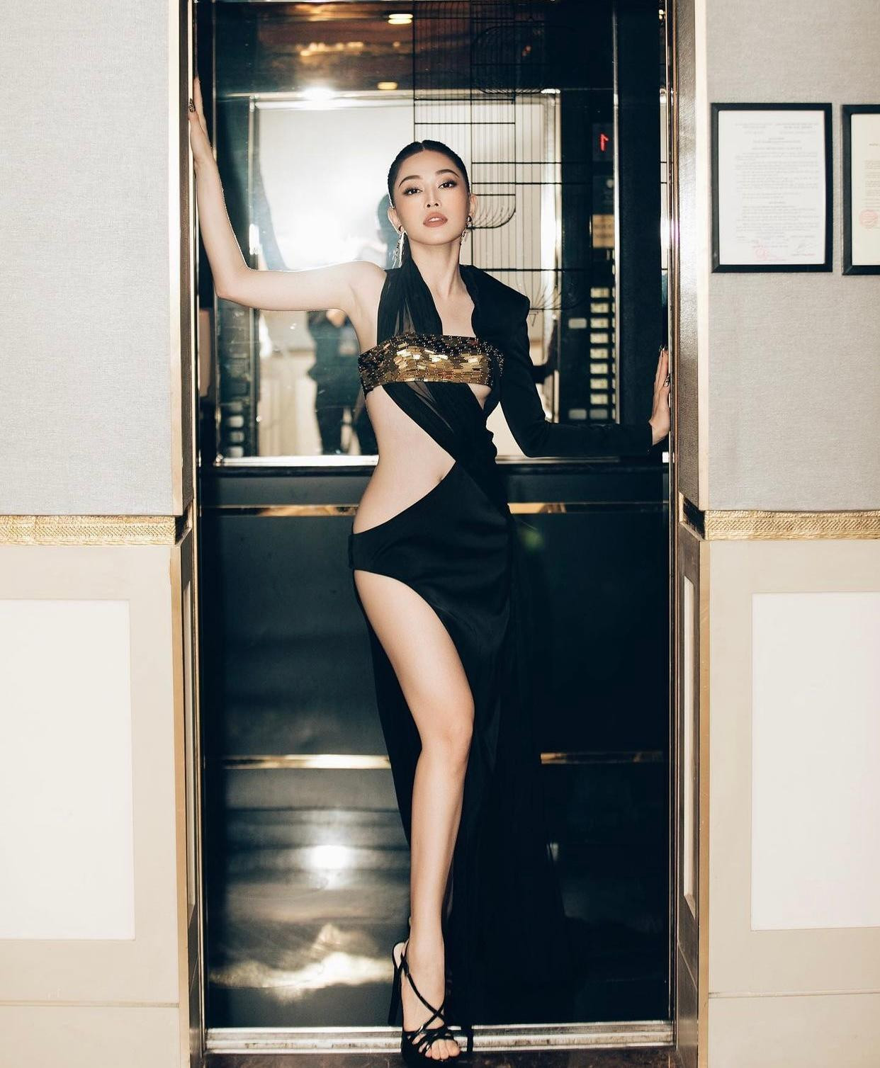 Á hậu Phương Nga khoe trọn vóc dáng nóng bỏng và quyến rũ với bộ váy cut-out táo bạo. Á hậu Phương Nga khoe trọn vóc dáng nóng bỏng và quyến rũ với bộ váy cut-out táo bạo.