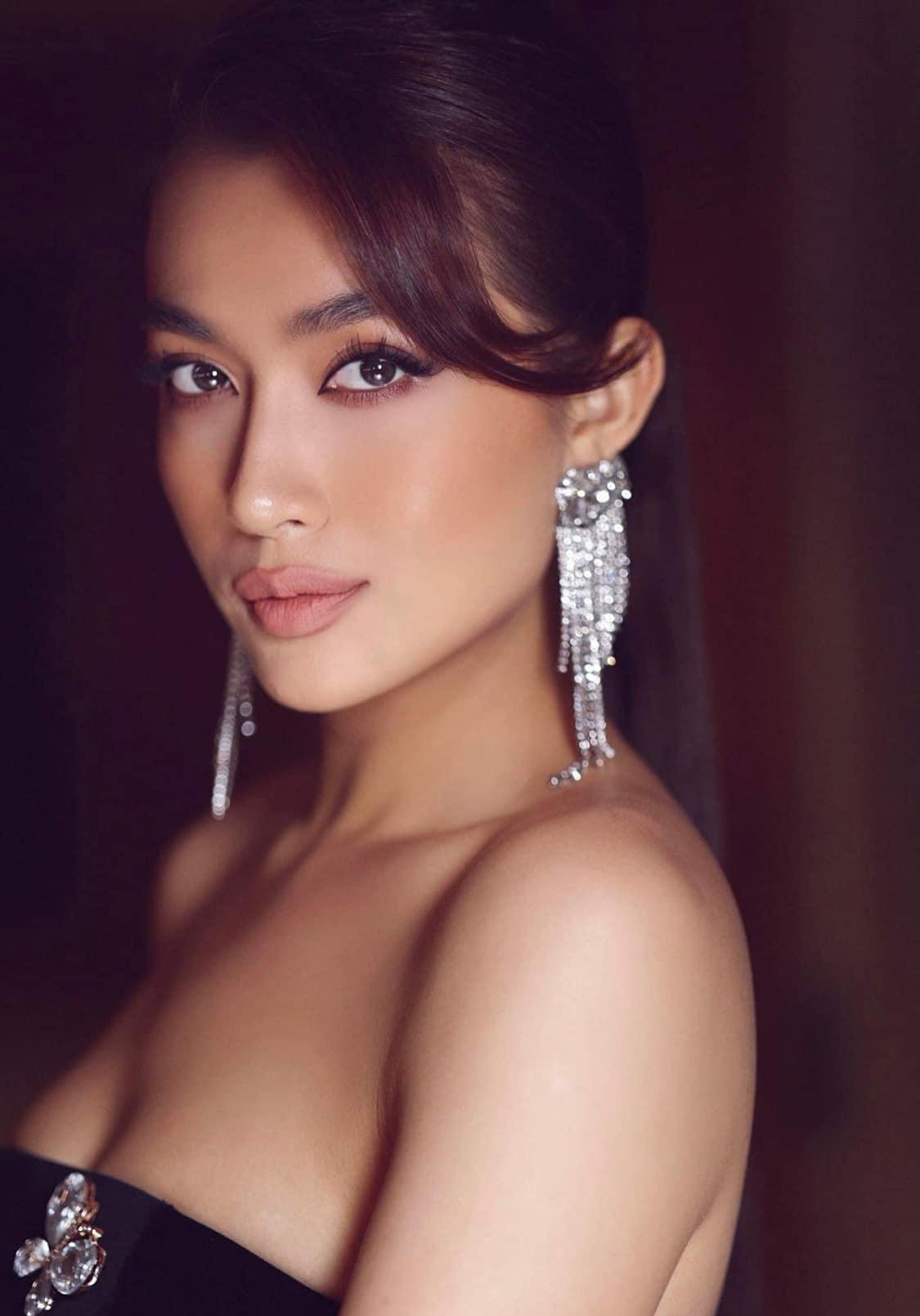 Á hậu Lệ Hằng diện váy cúp ngực khoe vai trần quyến rũ. Á hậu Lệ Hằng diện váy cúp ngực khoe vai trần quyến rũ.