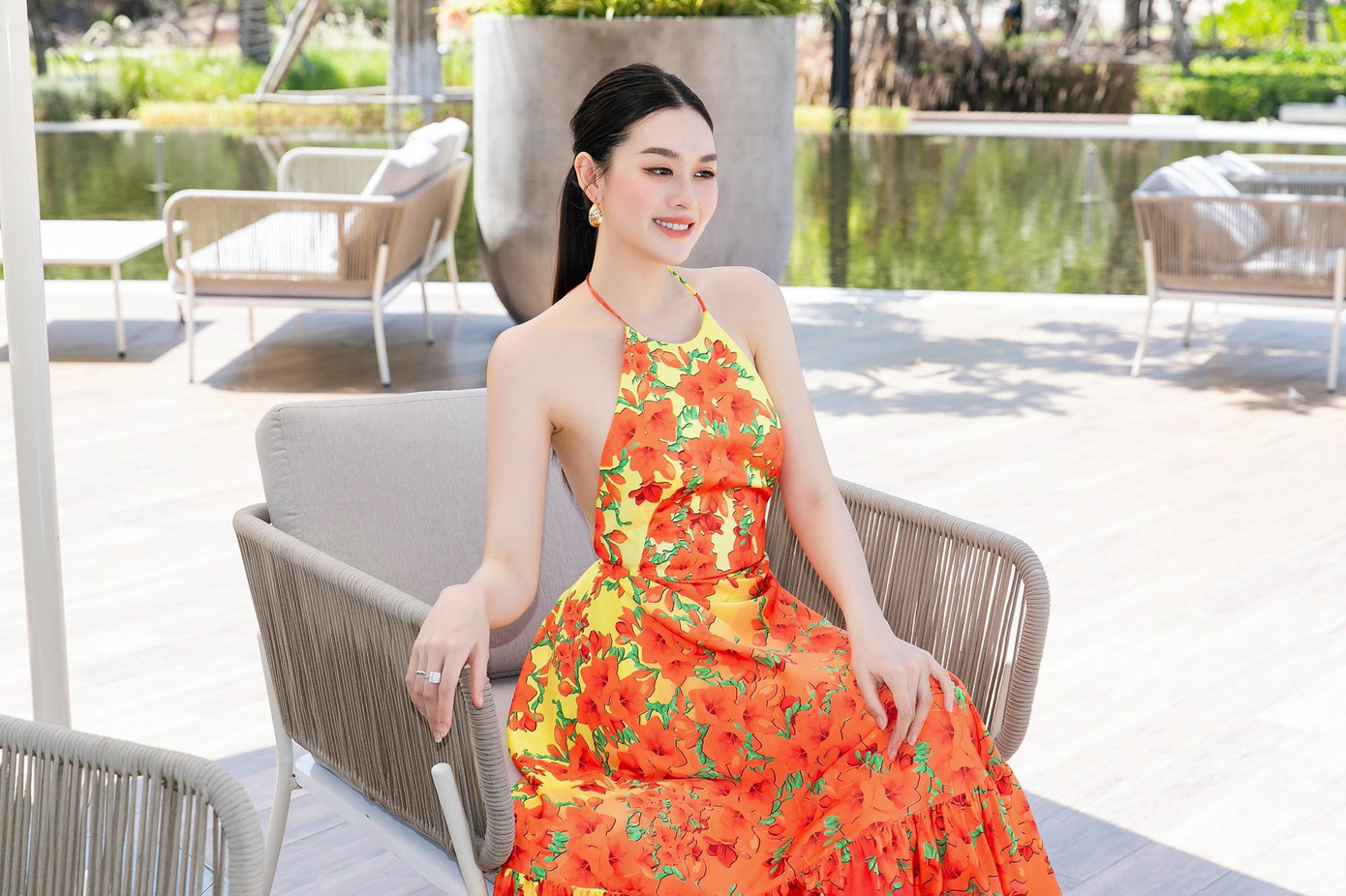 Sở hữu những đường nét thanh tú, cô vẫn là gương mặt sáng giá cho các nhãn hàng cũng như trở thành “nàng thơ” của nhiều Nhà thiết kế lớn.