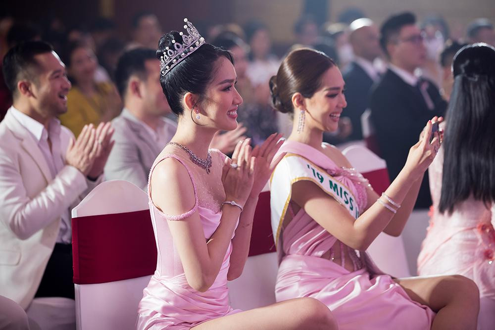 Với nhan sắc xinh đẹp và sở hữu những thành tích đáng nể, vô cùng phù hợp với các tiêu chí của Miss International, Á hậu Phương Anh sẽ là đại diện đáng để fan hâm mộ kỳ vọng sẽ làm nên chuyện tại lần chinh chiến này.