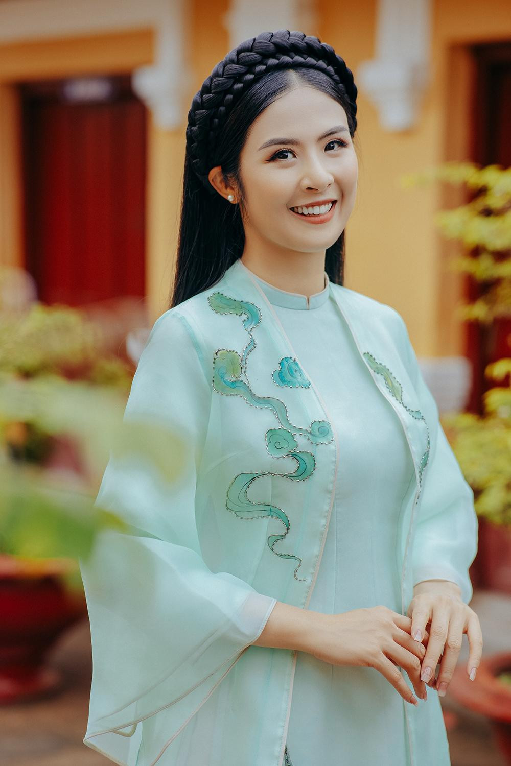 Để chuẩn bị cho cuộc sống hôn nhân, Ngọc Hân cho biết ngay từ bây giờ cô đã dần dần quen với việc hạn chế công việc, sắp xếp thời gian cho gia đình nhiều hơn. &quot;Tôi nghĩ, mình là một người thích nghi rất tốt, nên tự tin bản thân có thể ứng biến trước mọi hoàn cảnh trong cuộc sống&quot; - cô nói.