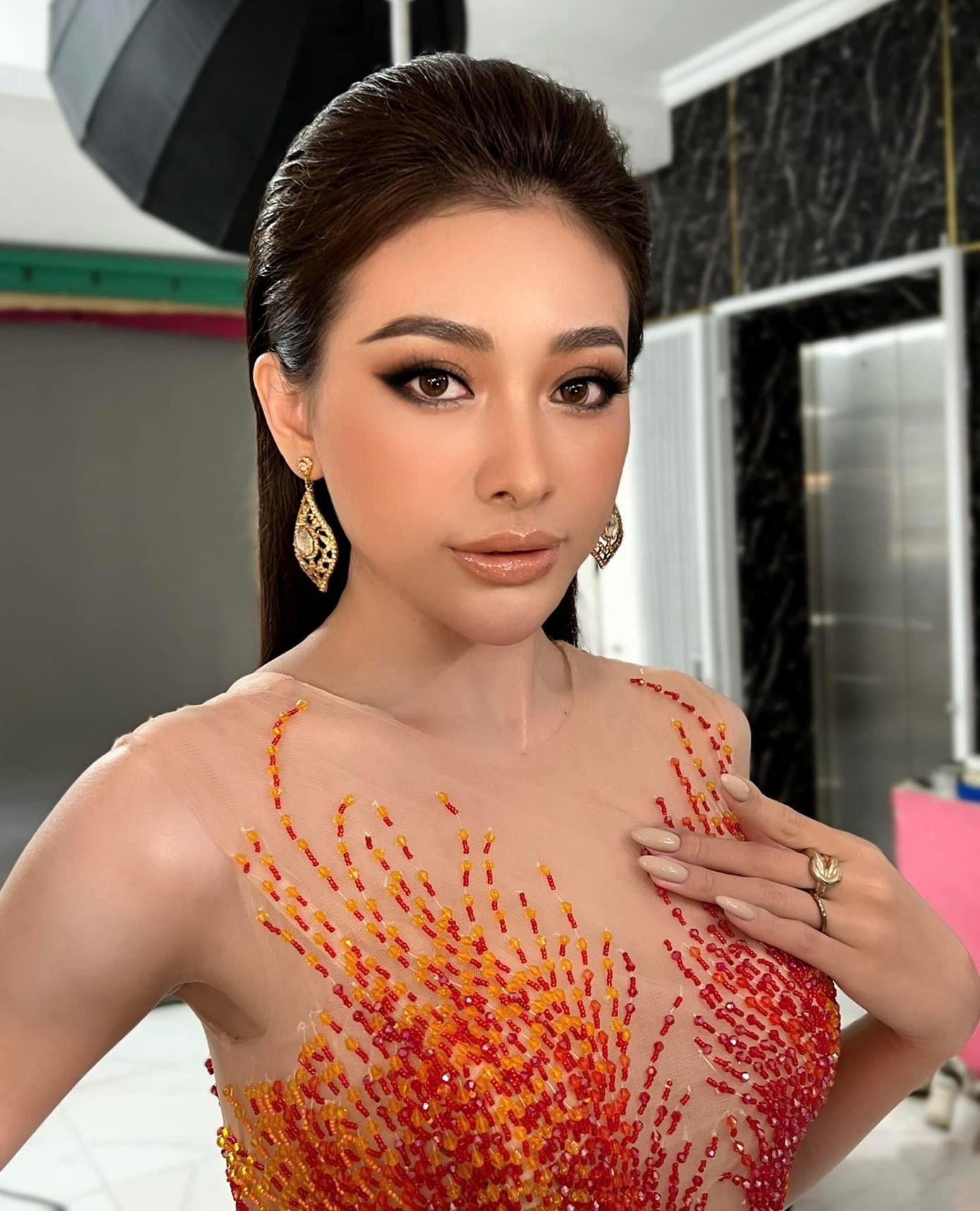 Hiện tại, cô là Cử nhân Luật - Đại học Văn Hóa Hà Nội.