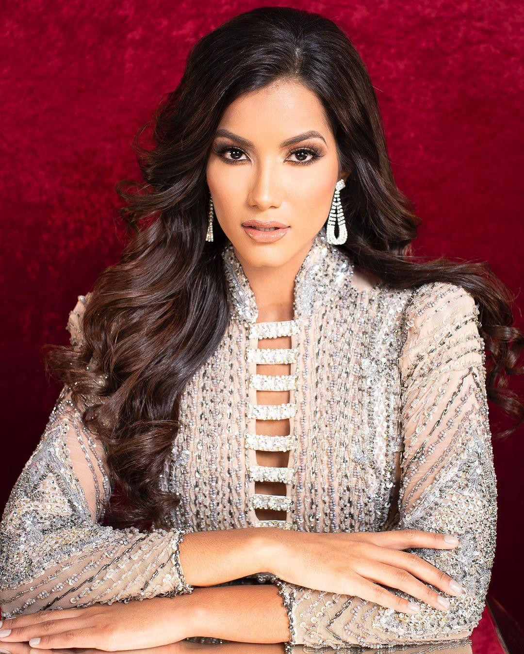 Tân Hoa hậu Siêu quốc gia Venezuela năm nay 23 tuổi, sở hữu chiều cao 1m74.