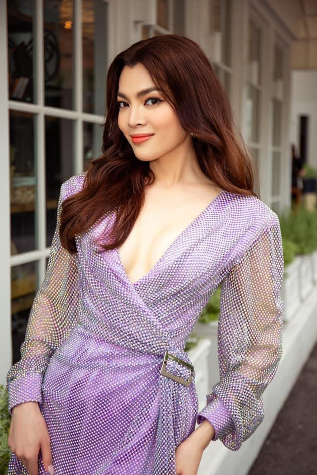 Không chỉ chỉn chu về váy áo, hình ảnh của Trân Đài tại cuộc thi lần này cũng được đánh giá là chuyên nghiệp so với các đại diện Việt Nam trước đây từng tham dự Hoa hậu chuyển giới Quốc tế.