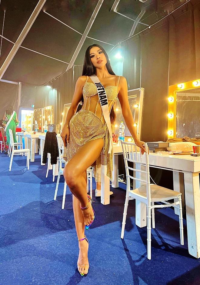 Kim Duyên đại diện Việt Nam tham dự Miss Universe 2021 và lọt vào top 16.